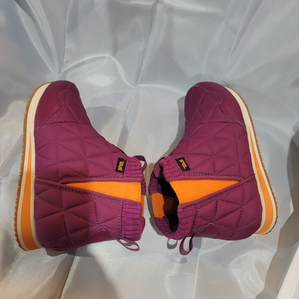 TEVA ReEmber Puffer Booties Purple EUC Sz 6